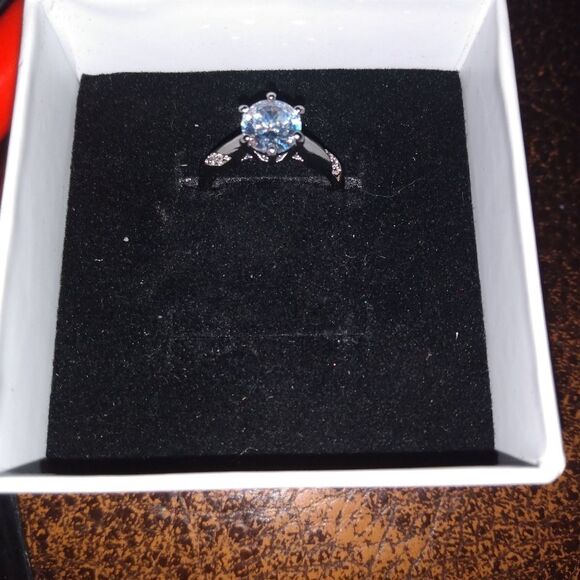 Reserved for ann09091970 Nwot 925 Sterling silver Moissanite Ring size 9 - Picture 3 of 15